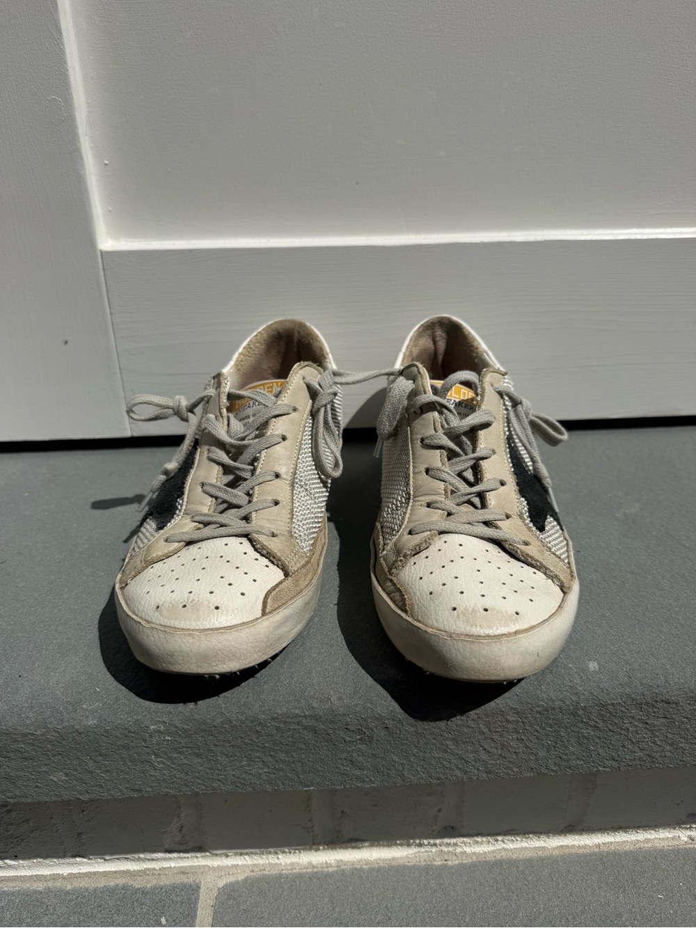 Barely used size 38 Golden Goose Super-Star in leather and mesh with black star. - Picture 4 of 8